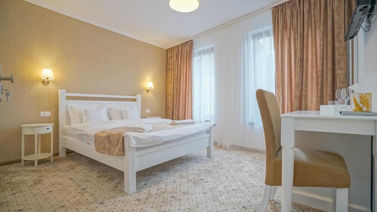 Hotel Monarch House Braşov Esterno foto