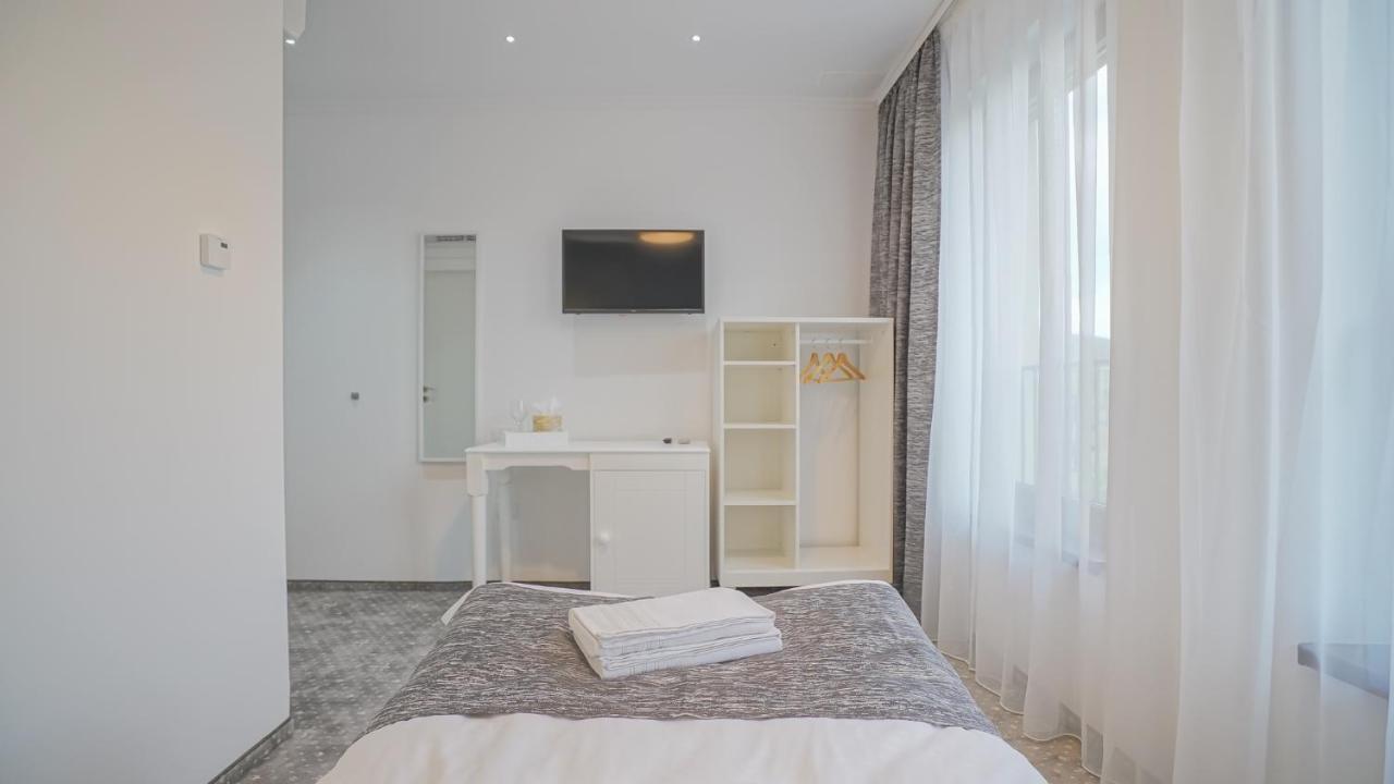 Hotel Monarch House Braşov Esterno foto