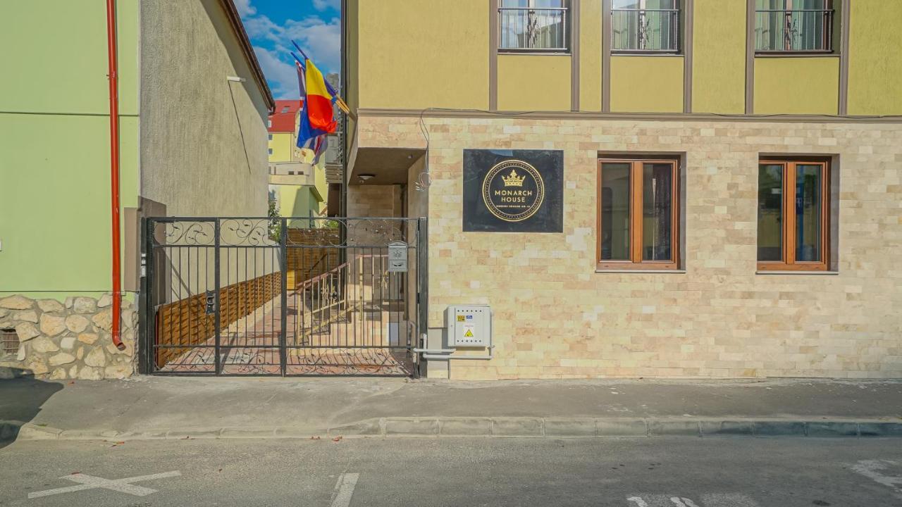 Hotel Monarch House Braşov Esterno foto