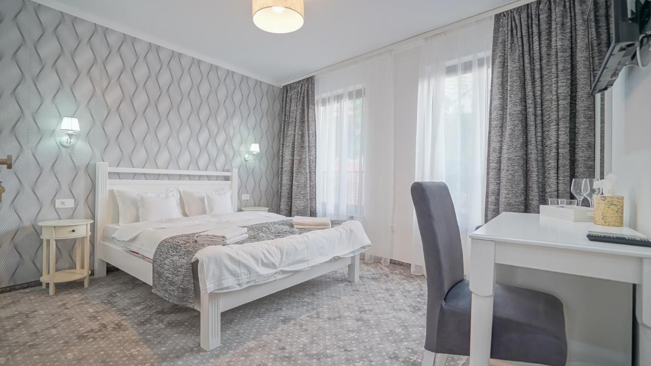 Hotel Monarch House Braşov Esterno foto