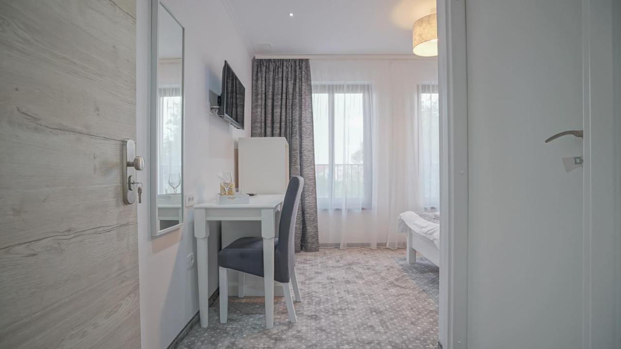 Hotel Monarch House Braşov Esterno foto