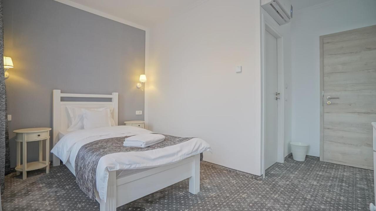 Hotel Monarch House Braşov Esterno foto